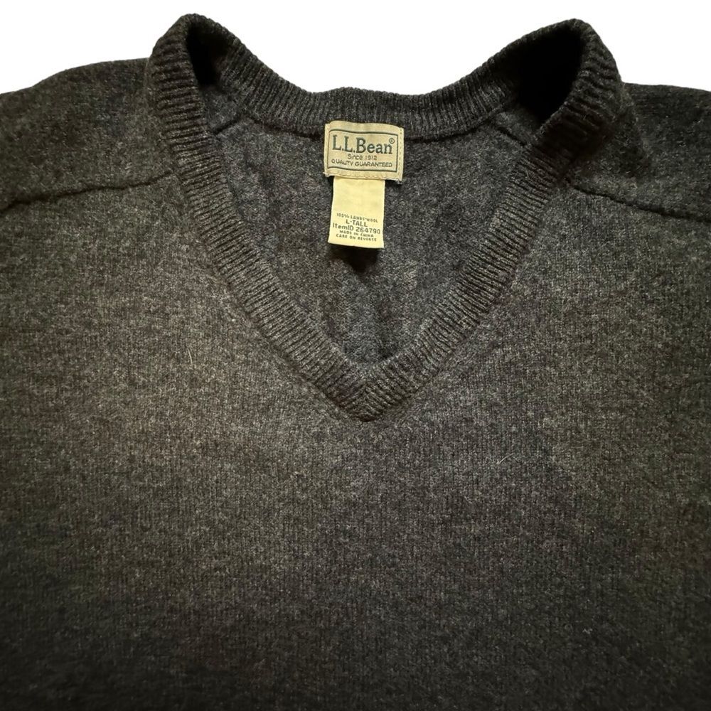 LL Bean Men's Grey 100% Lambswool V Neck Long Sleeve Sweater Size L TALL